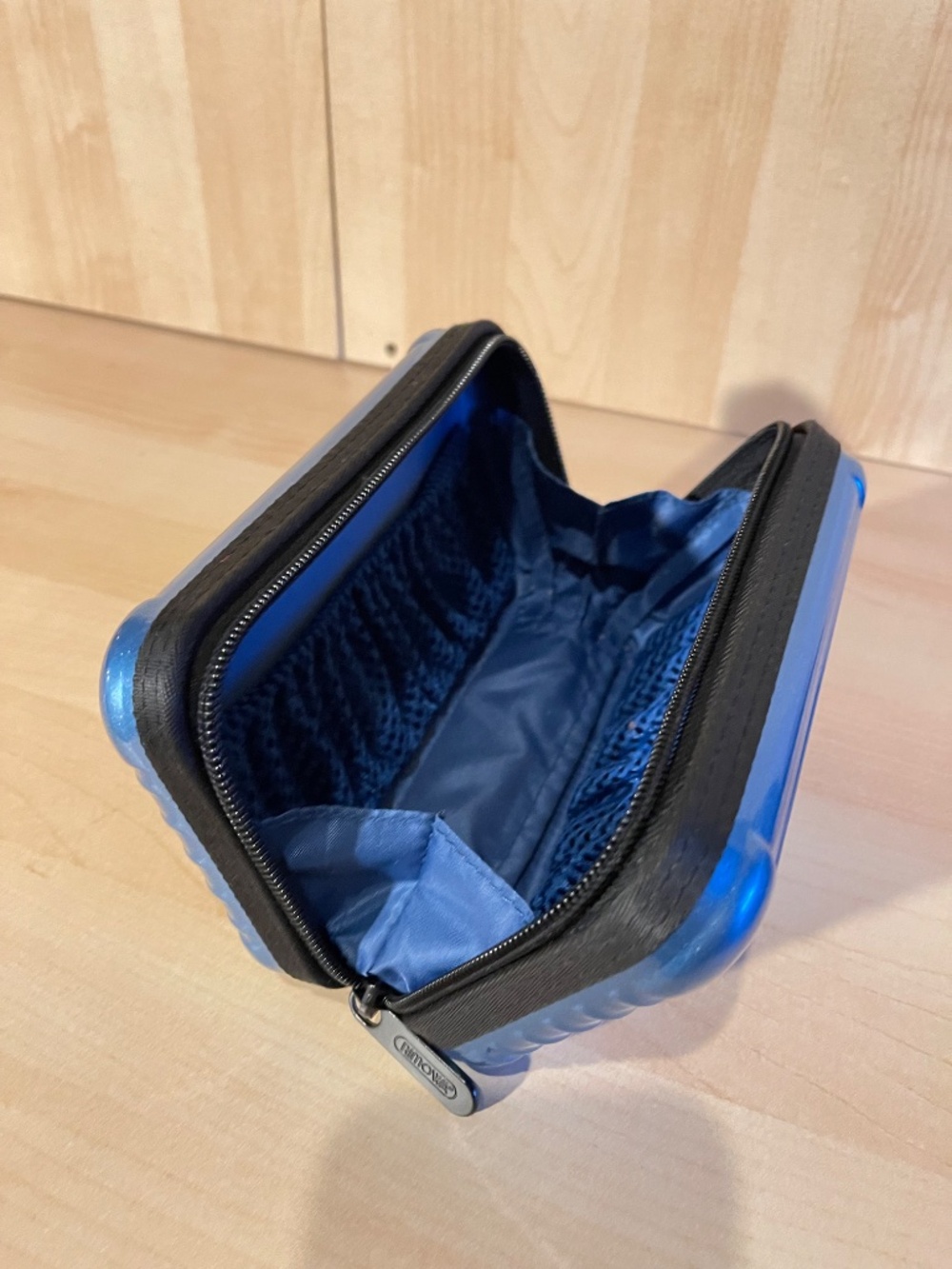 RIMOWA Metallic Blue Ribbed Hard-Shell Card Case - Picture 6 of 6